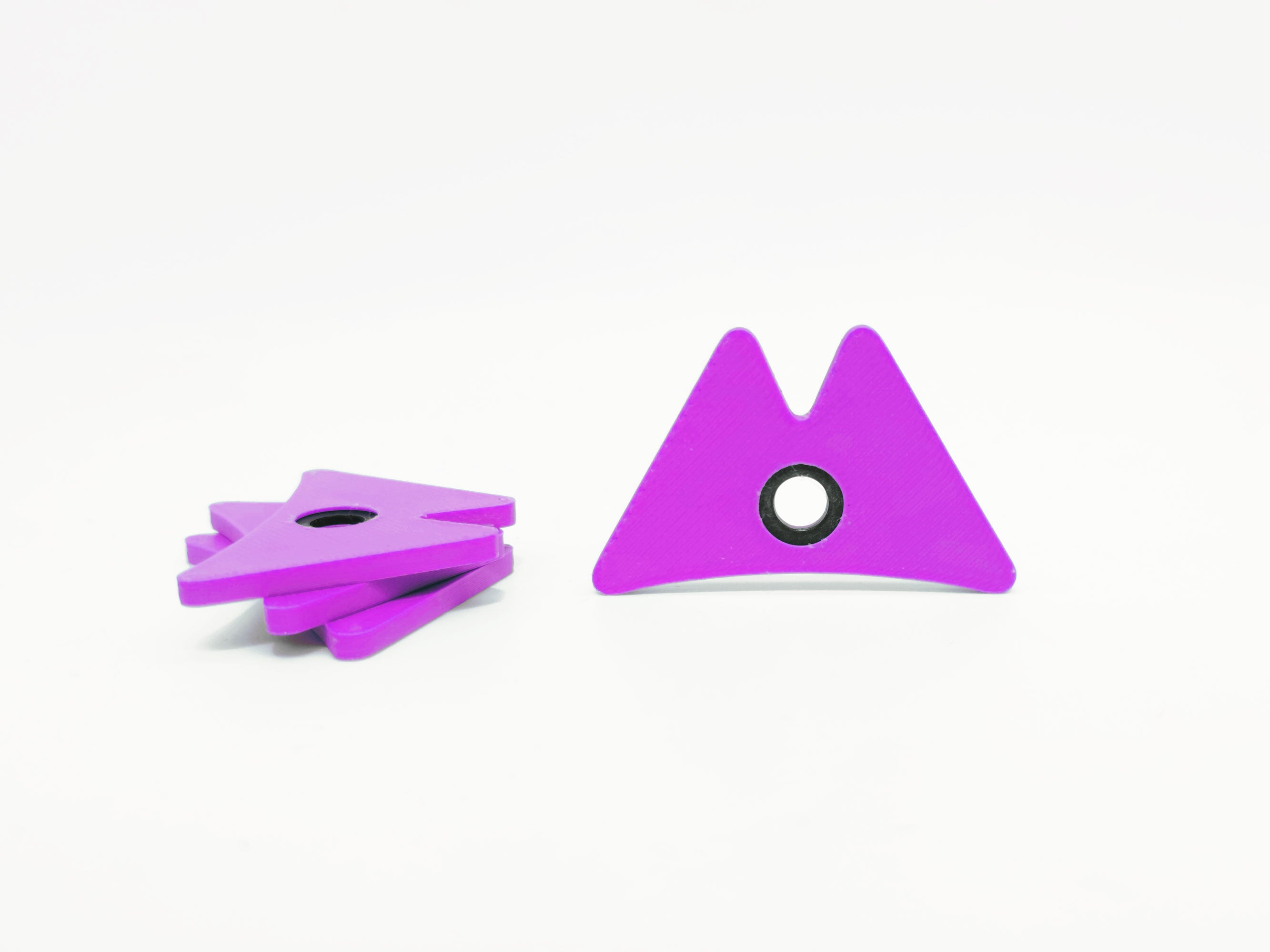 Indicateur Départ Bloc - Pack de 50 pièces Accessoire d'escalade Delta 2x Mains Triangle Violet - RAL 4005